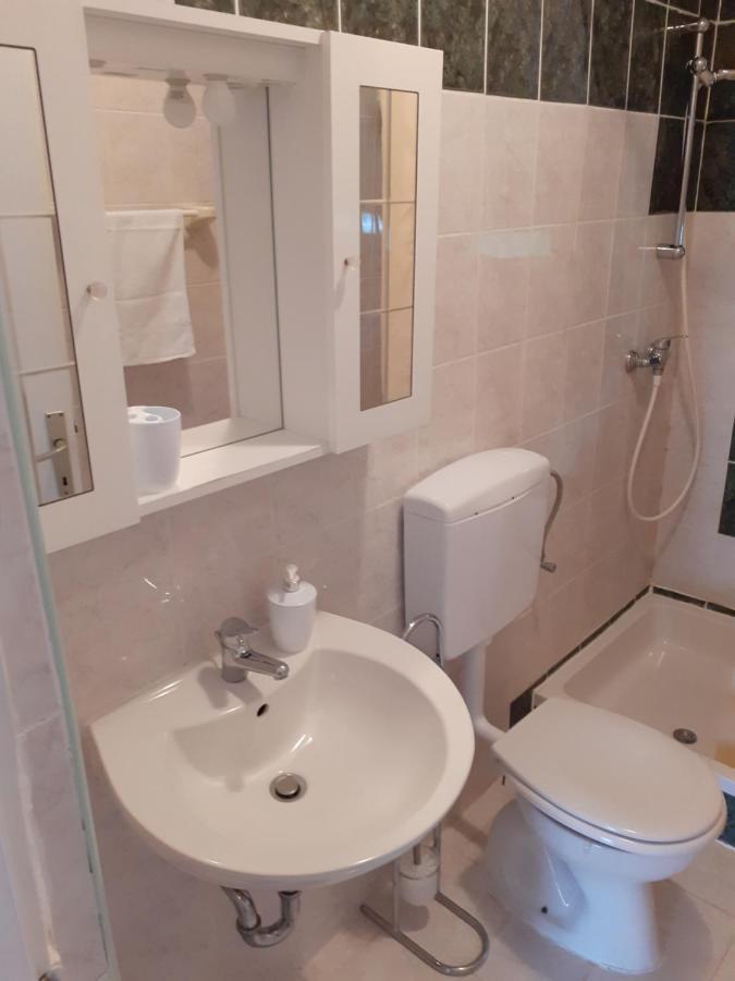 Apartments Verica Паг Екстериор снимка