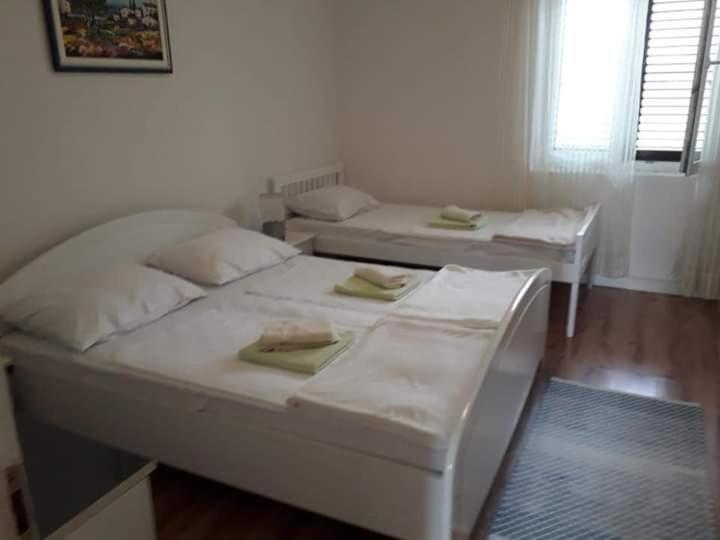 Apartments Verica Паг Екстериор снимка