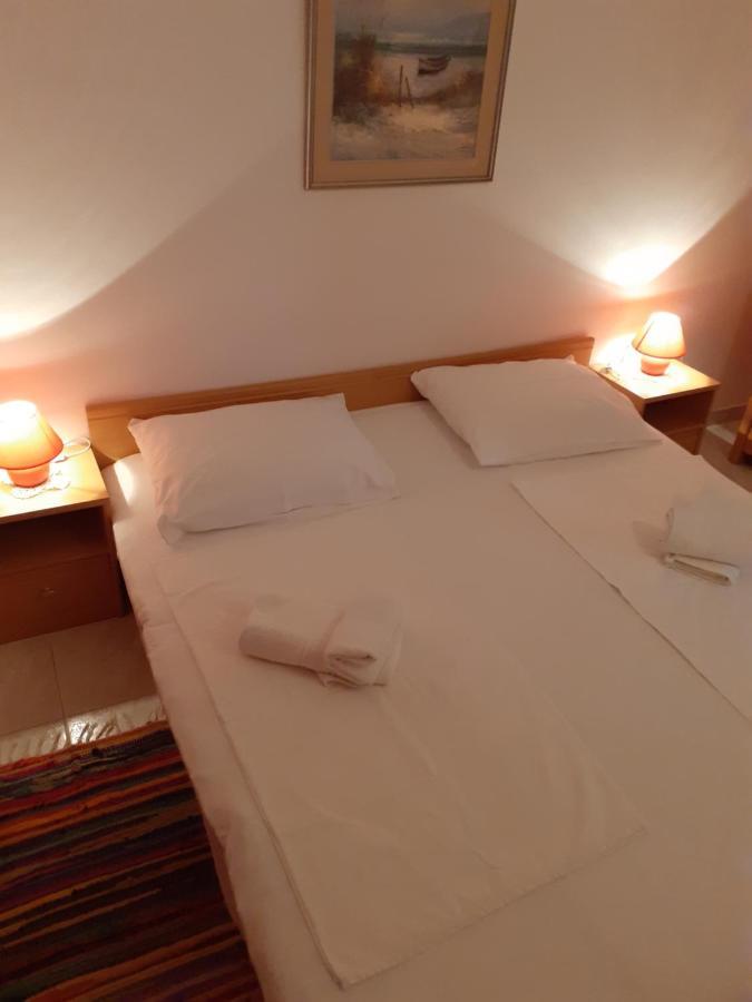 Apartments Verica Паг Екстериор снимка
