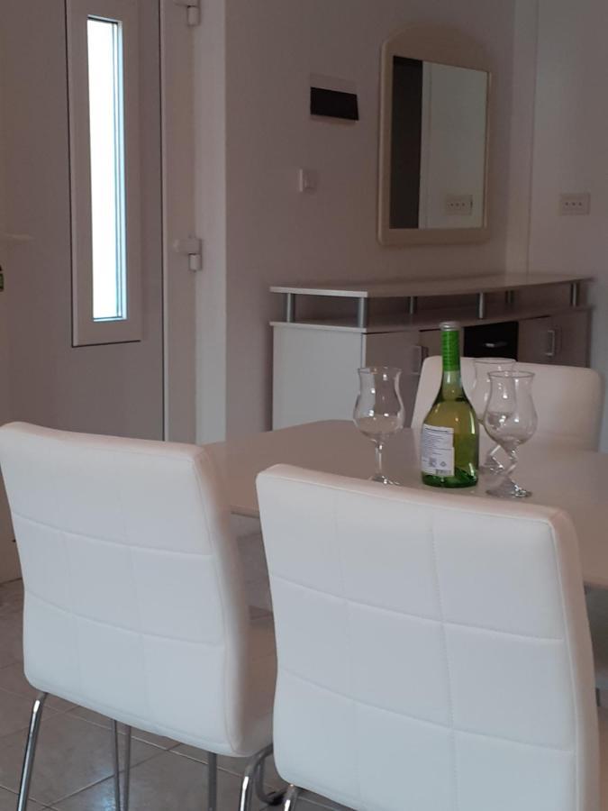 Apartments Verica Паг Екстериор снимка