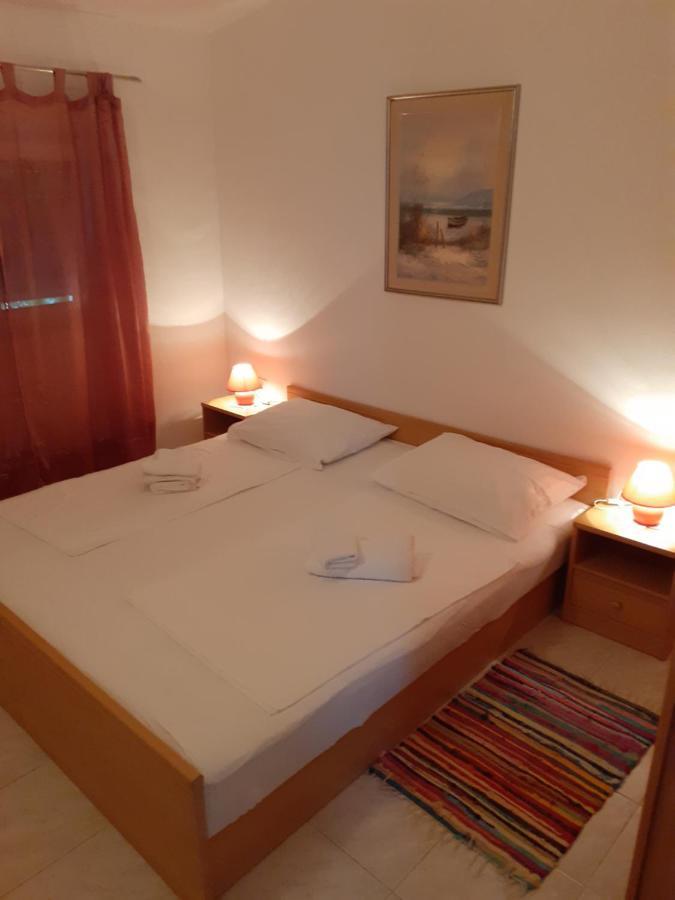 Apartments Verica Паг Екстериор снимка