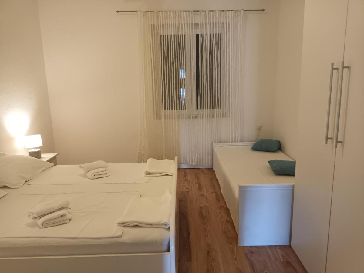 Apartments Verica Паг Екстериор снимка