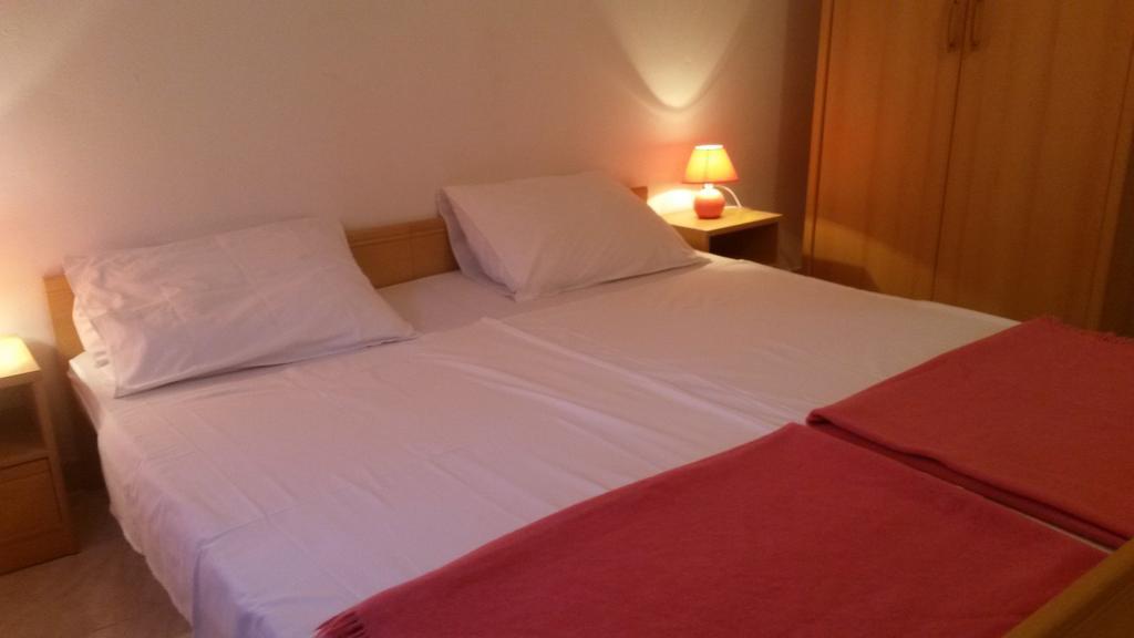 Apartments Verica Паг Екстериор снимка