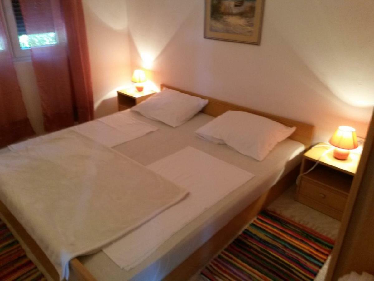 Apartments Verica Паг Екстериор снимка
