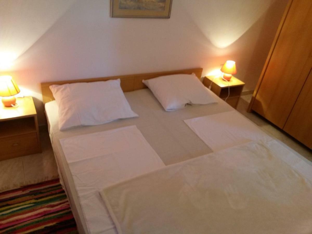 Apartments Verica Паг Екстериор снимка