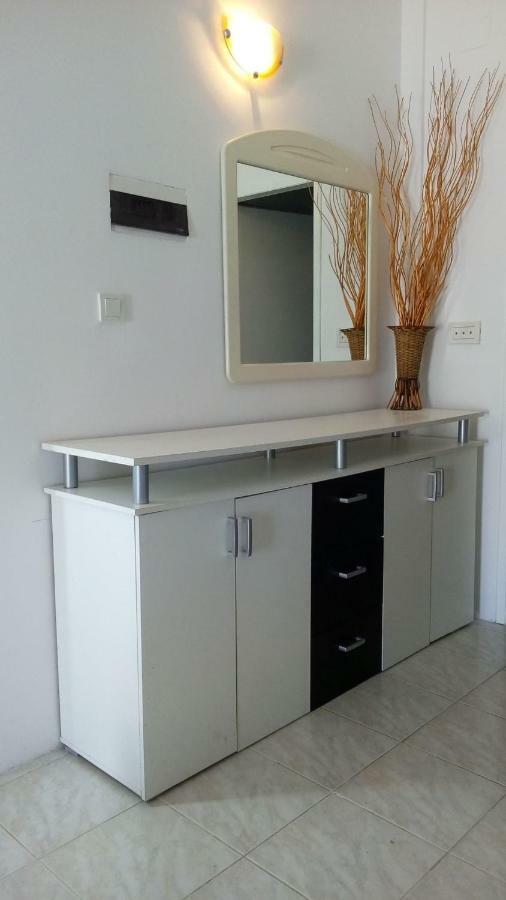 Apartments Verica Паг Екстериор снимка
