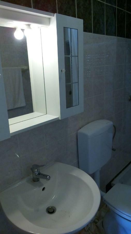 Apartments Verica Паг Екстериор снимка