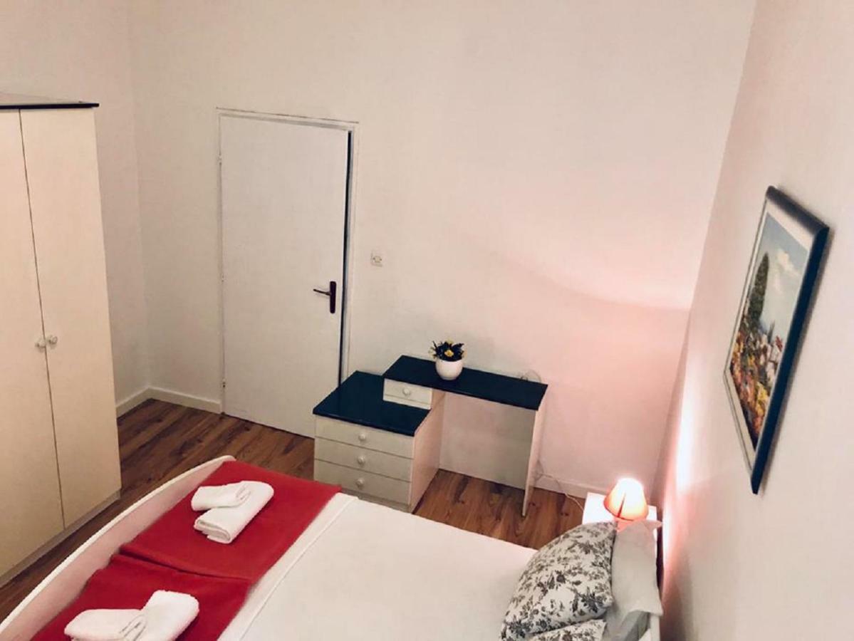 Apartments Verica Паг Екстериор снимка