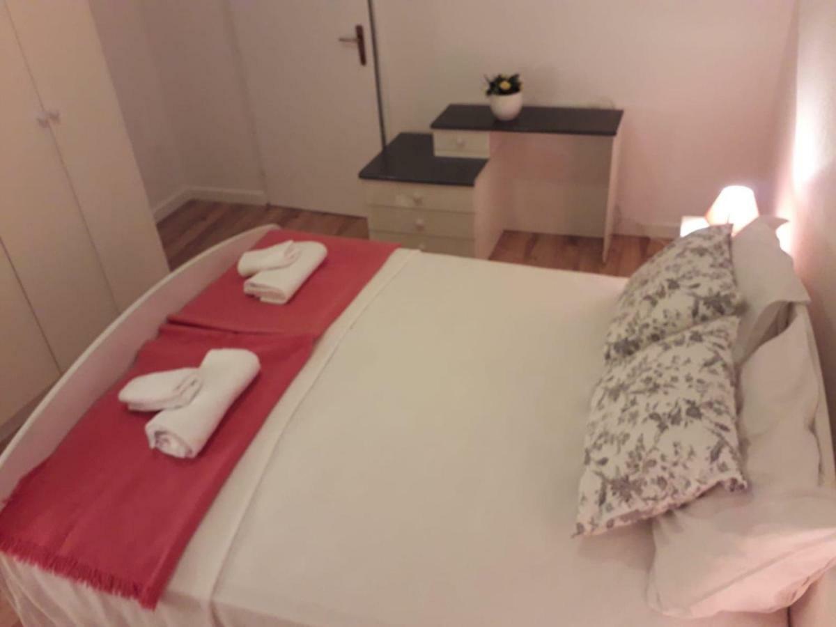 Apartments Verica Паг Екстериор снимка